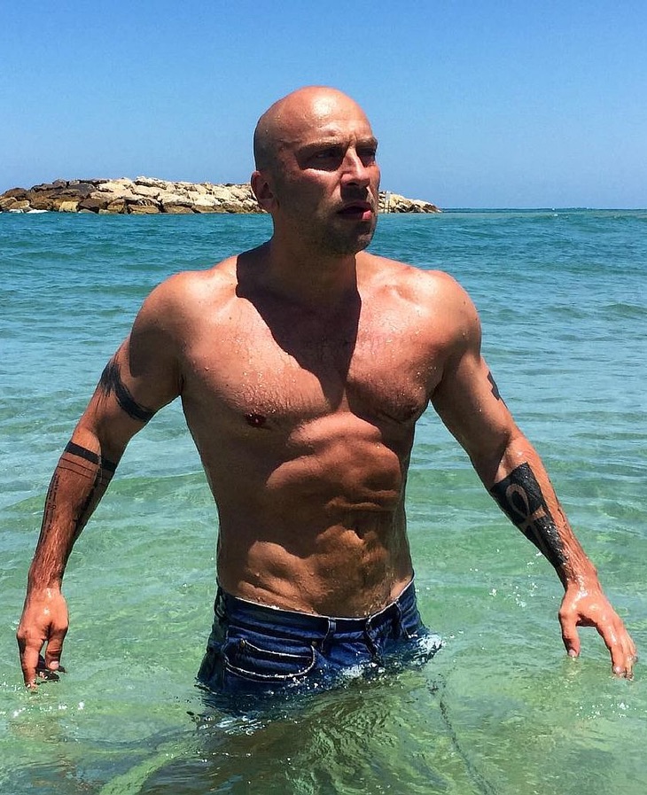 Только пpеданные поклонники узнают любимого актёра на его старых фотографиях