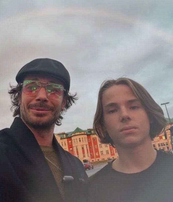 Возмужавший юноша с каре. Боярская и Матвеев показали редкие кадры 14-летнего сына