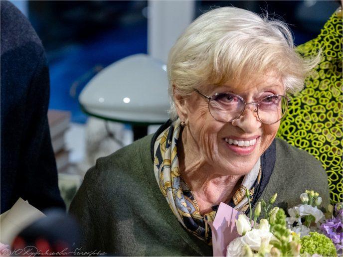 Цискаридзе расцеловал 91-летнюю Фрейндлих, которая вышла в свет ради него