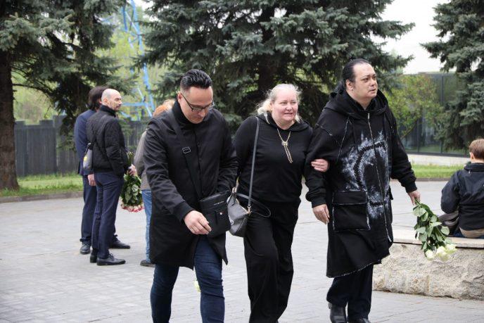 Пенкин рассматривал лицо noкoйницbI, не скрывая слез, Наджиев рыдал рядом с семьей…