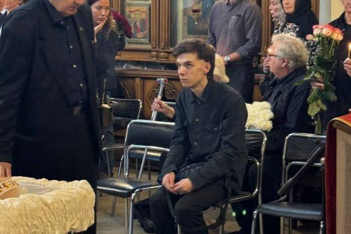 92-летний Познер, Эрнст, Симонова и неузнаваемая Чурикова были замечены на церемонии прощания с Молчановым