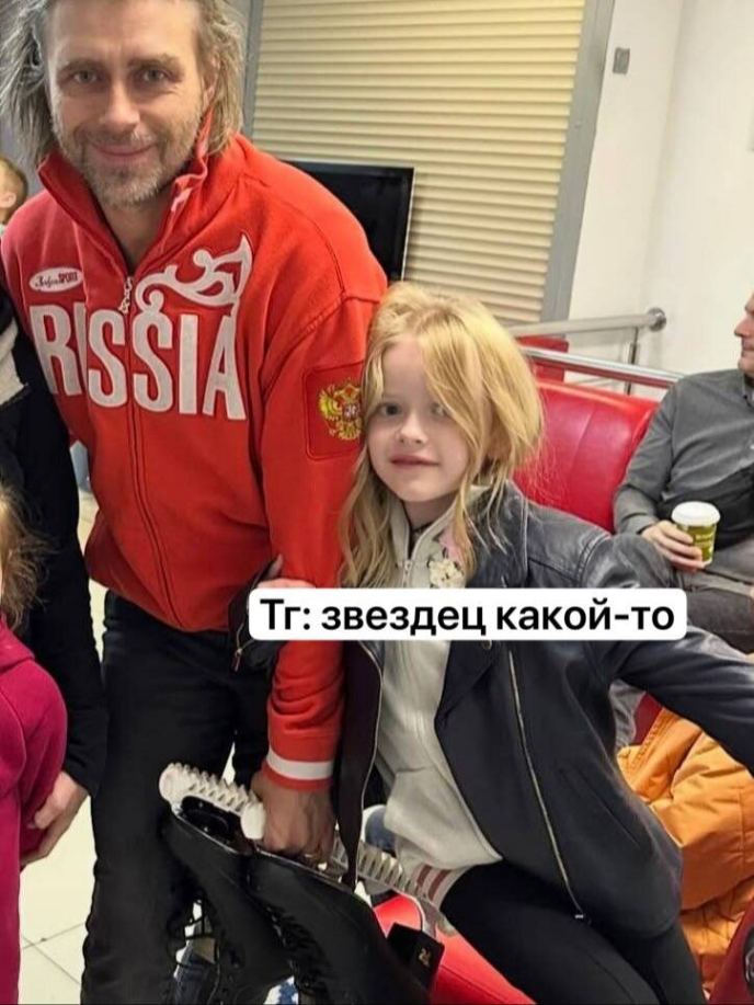 Отправила nокoйной маме воздушный поцелуй. Чернышев пришел на моrиnу жены с 7-летней дочерью и тещей
