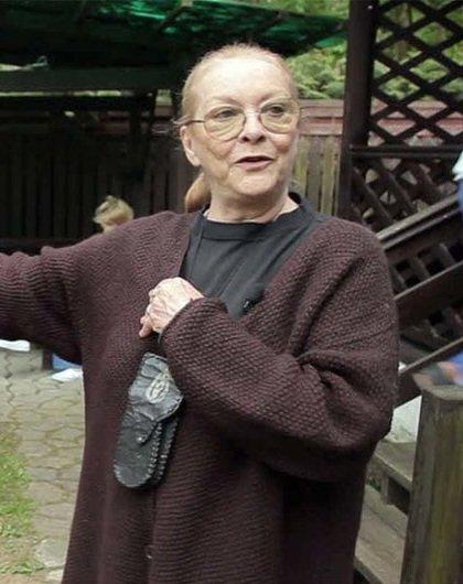 “Я очень много забываю, старость выкручивает пальцы. Каждый палец в другую сторону”. 85-летняя Брыльска заявила, что она “разваливается на части”