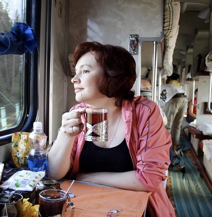 «Да это же мой муж!» С ужасом подумала Лена, разглядывая фотографии, которыми хвалилась попутчица в купе поезда