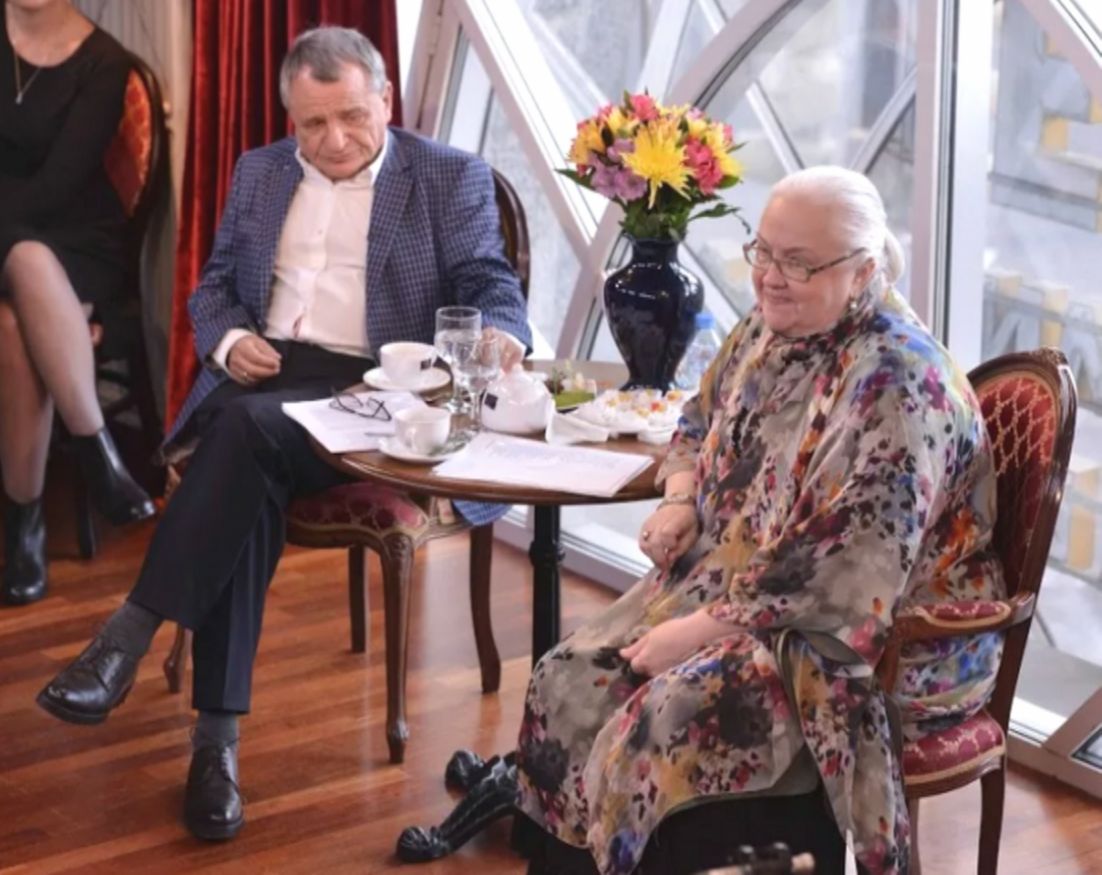 Ему — 68, а ей всего 22: Почему жена Миронова скрывала свою настоящую любовь всю жизнь
