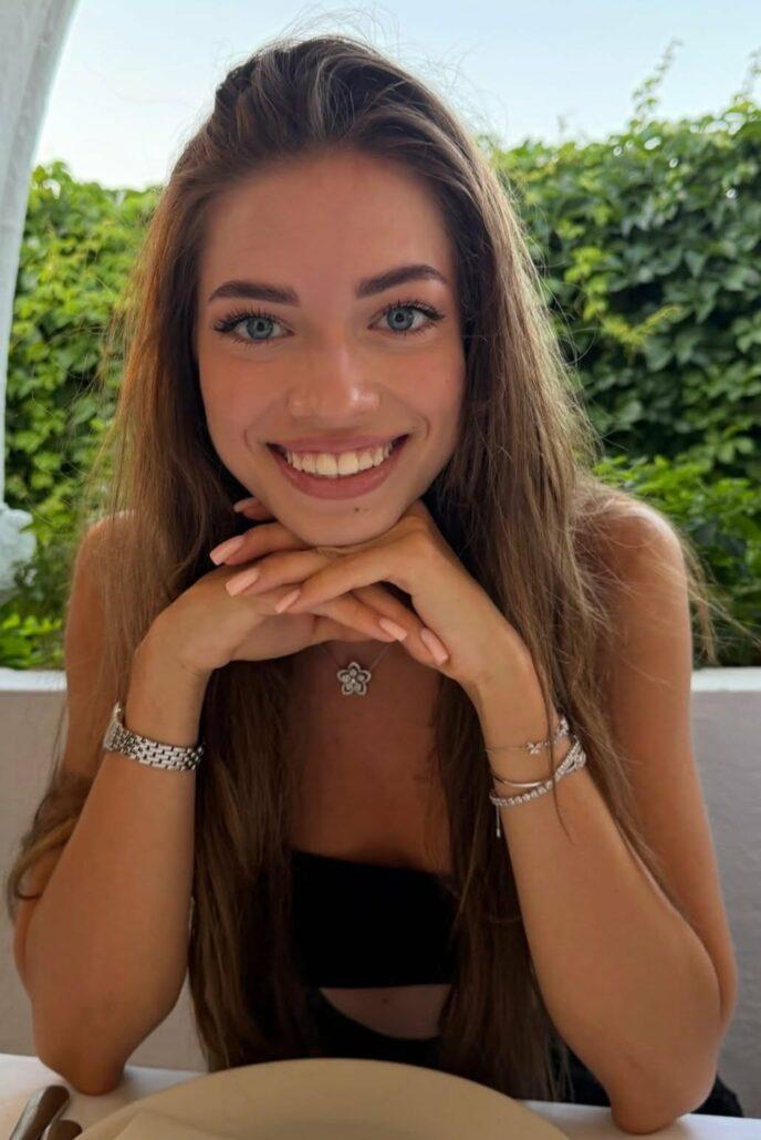 “Вау, яка у вас дочка гарна!” Брежнева обнародовала фото с младшей 16-летней дочерью