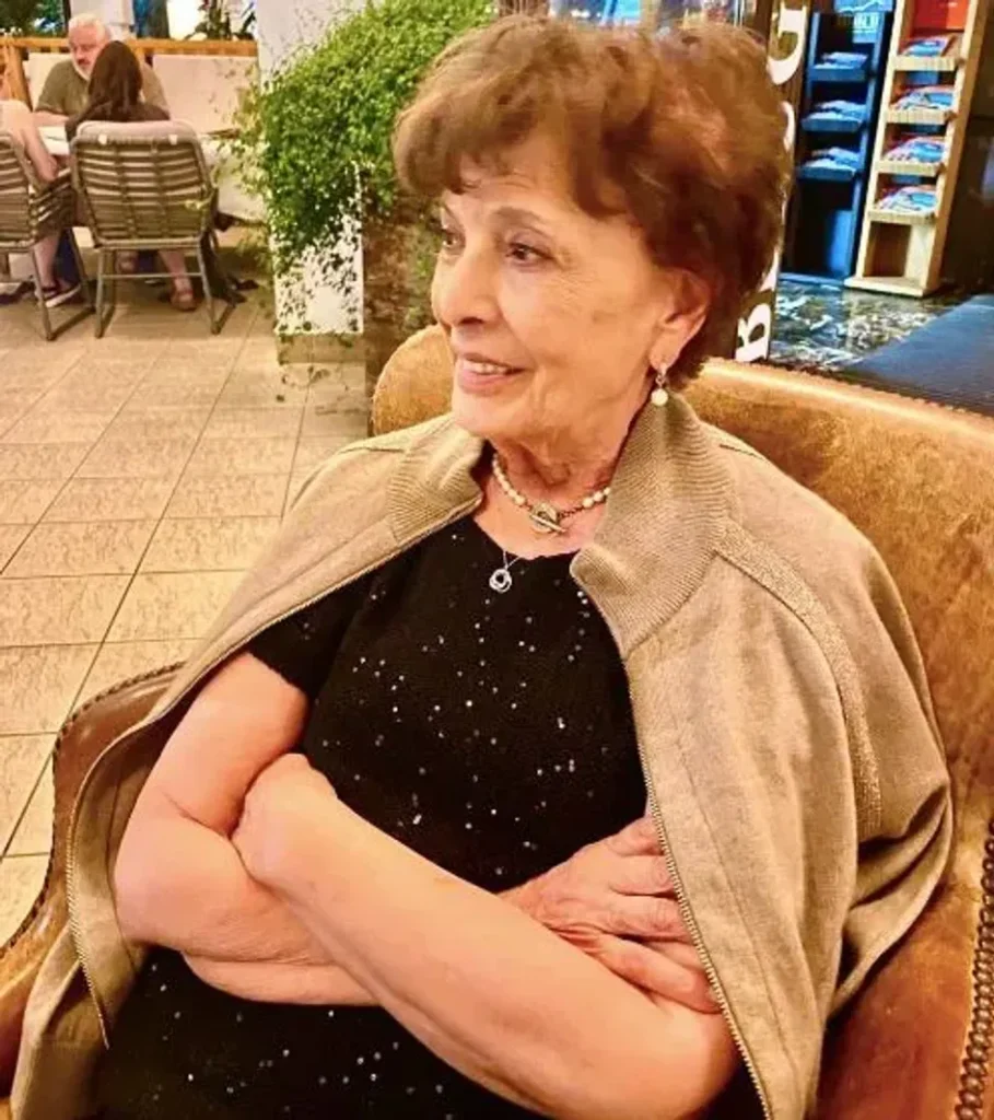 “Мать Тиграна считала меня непорядочной женщиной, которая родила вне брака, к тому же от ее сына”. В Сеть попал редкий кадр 87-летней матери Кеосаяна